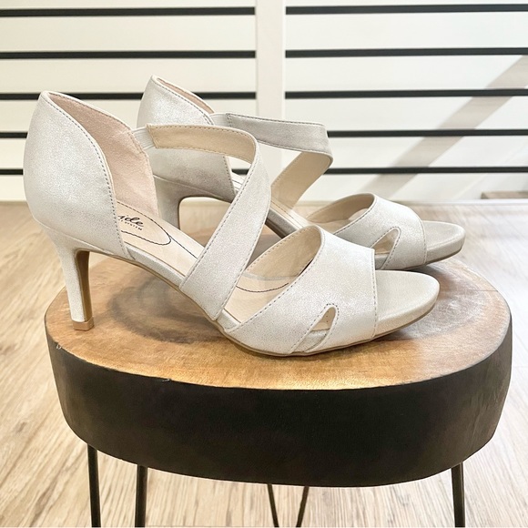 Life Stride Shoes - NWT 6 6.5 8.5 9.5 10 Life Stride comfortable open toe vegan silver sparkly heels